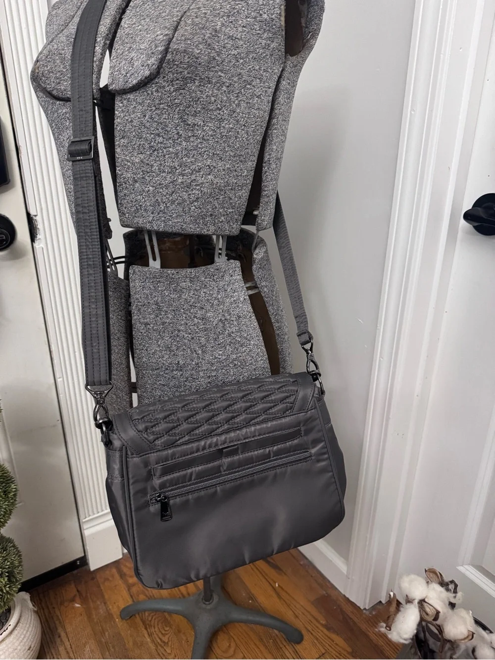 Lug Presto Quilted Grey Crossbody Detachable Strap Turn Lock - Picture 2 of 11